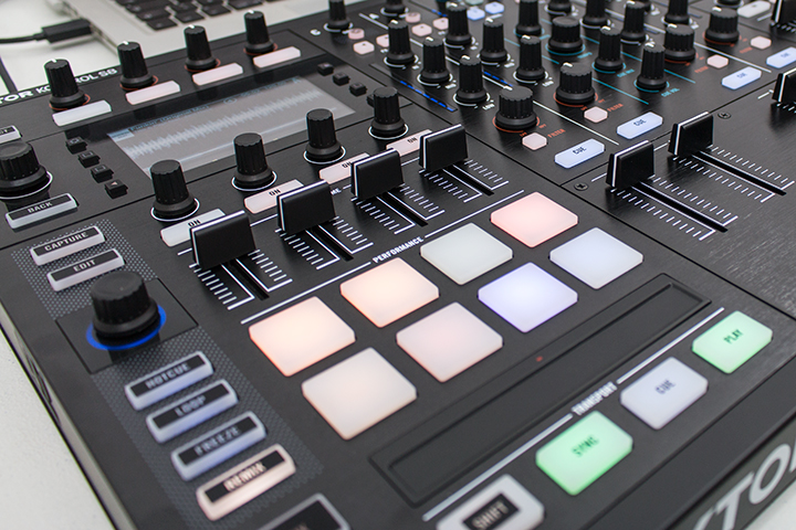 Traktor Kontrol S8 - Decks