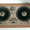Pizza DJ: Lo más básico de un controlador en la caja de una pizza de Pizza Hut